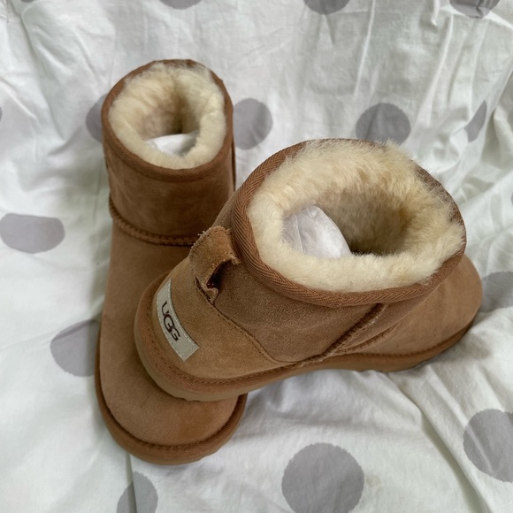 UGG Australia Classic Mini II boots chestnut child size 5 fits woman’s size 7 - Picture 2 of 12
